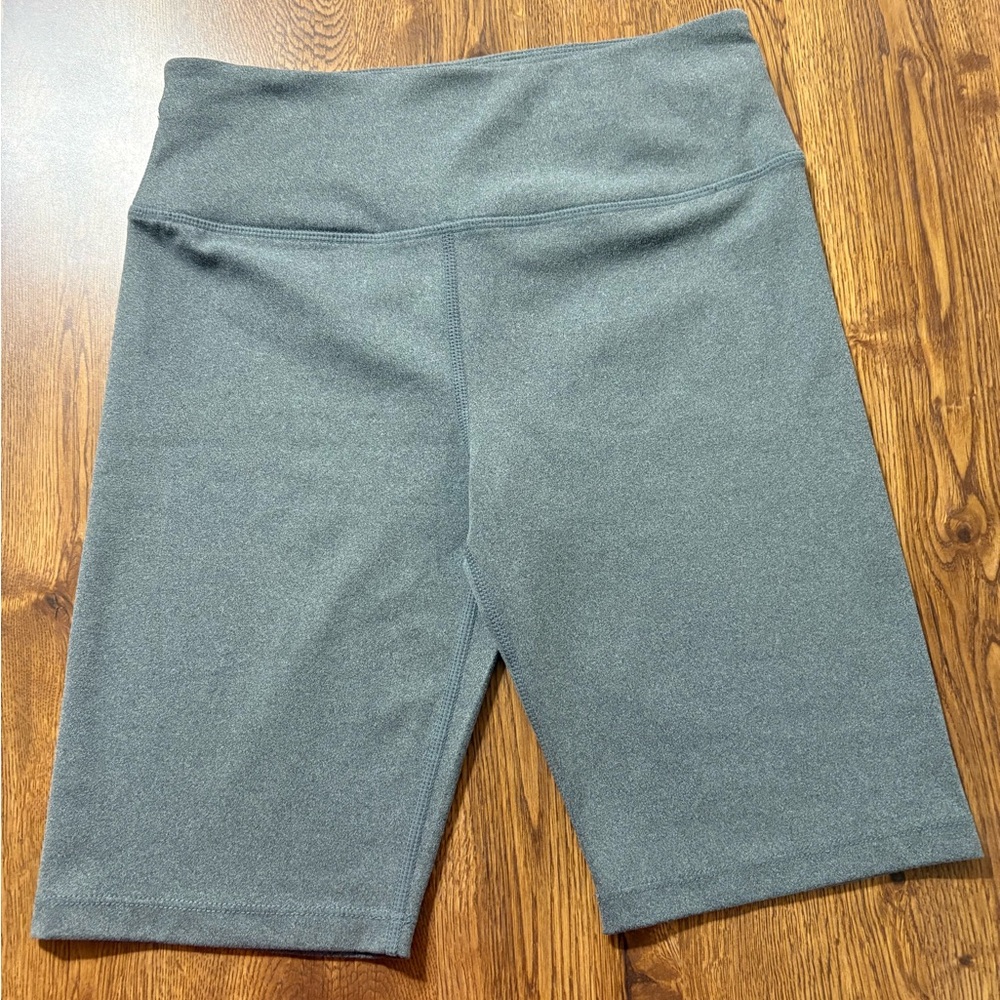 Girls size Medium 10-12 Mondetta Gray  Bike Shorts NWOT